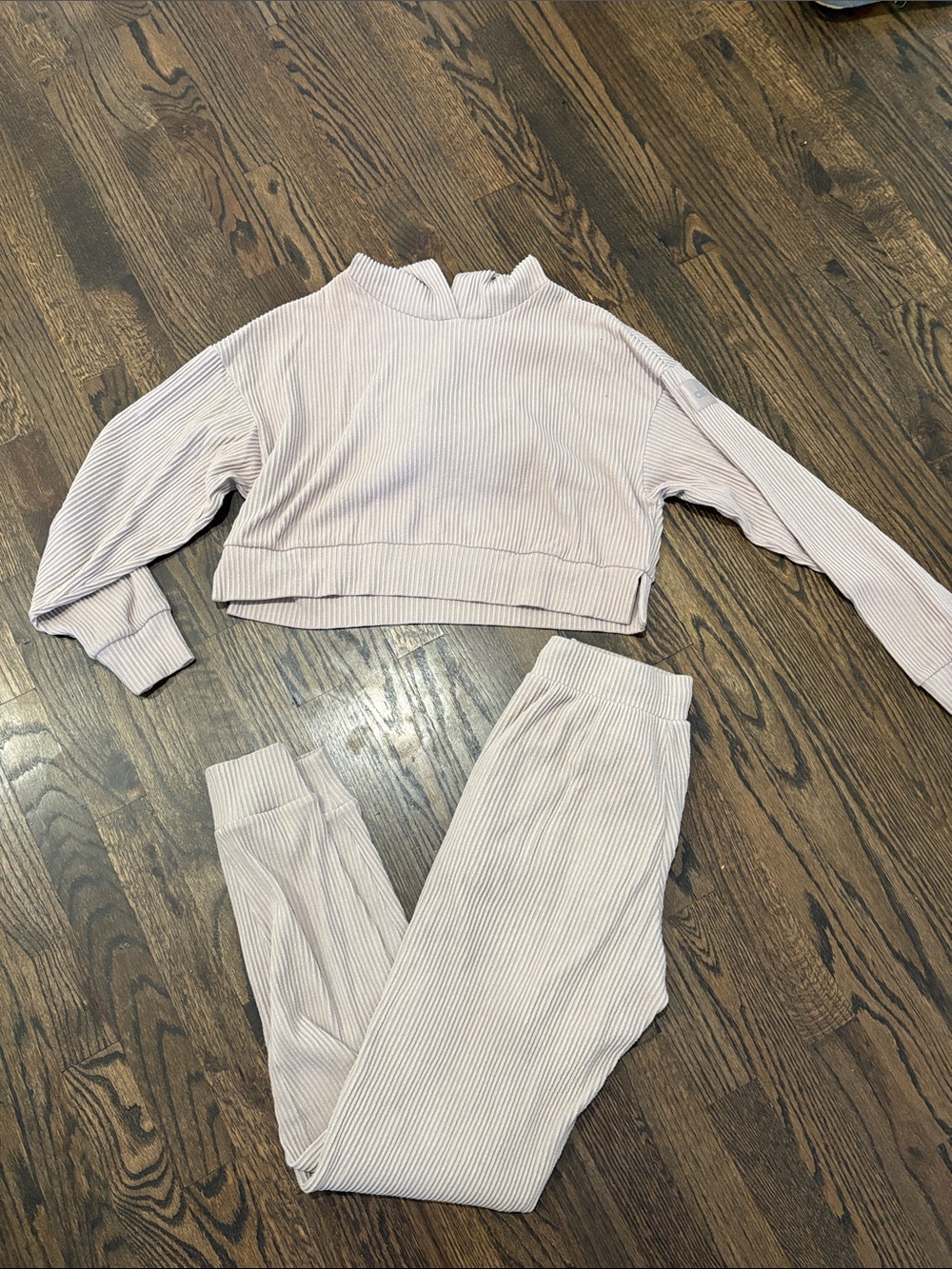ALO Ribbed Cropped Lounge Set - Light Lavender